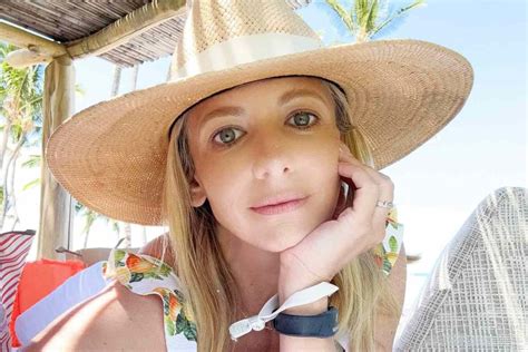 sarah michelle gellar bikini|Sarah Michelle Gellar Shares a Cheeky Bikini Photo。